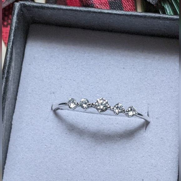 Jewelry - Silver Sparkling Ring